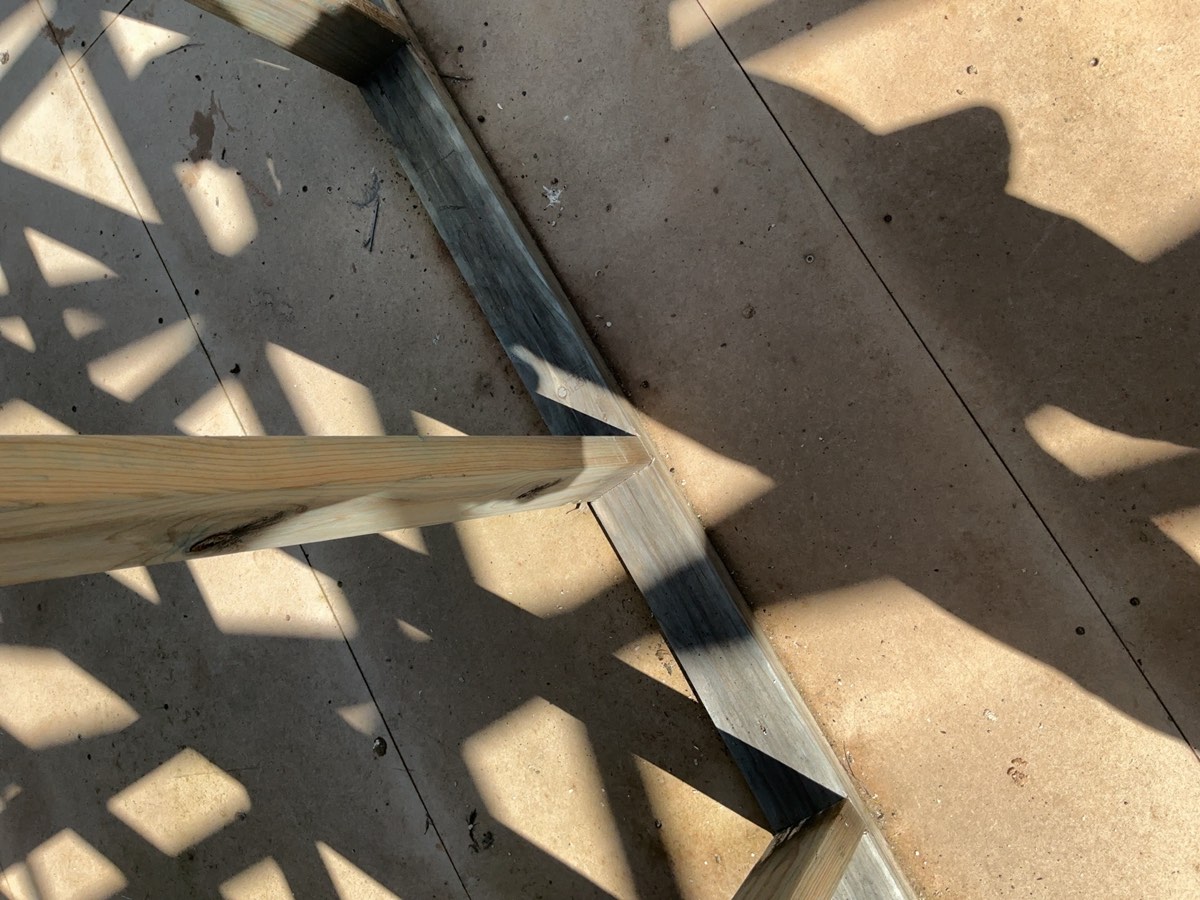Bottom plate support recorded as satisfactory, Box Hill